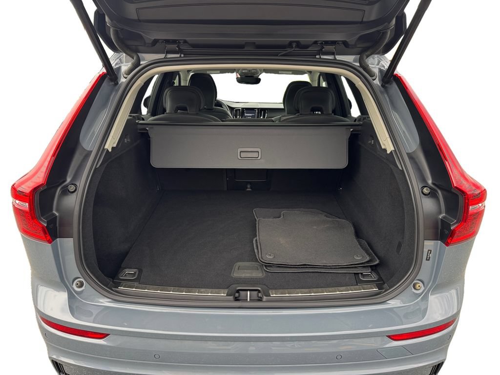 Certified 2024 Volvo XC60 B5 Plus w/ Climate Package AWD/4WD image 6