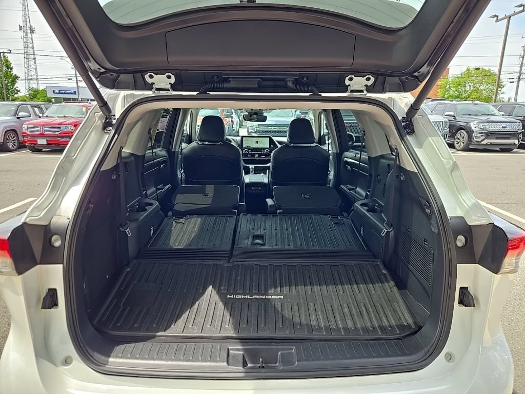 Used 2025 Toyota Highlander Limited AWD/4WD image 58