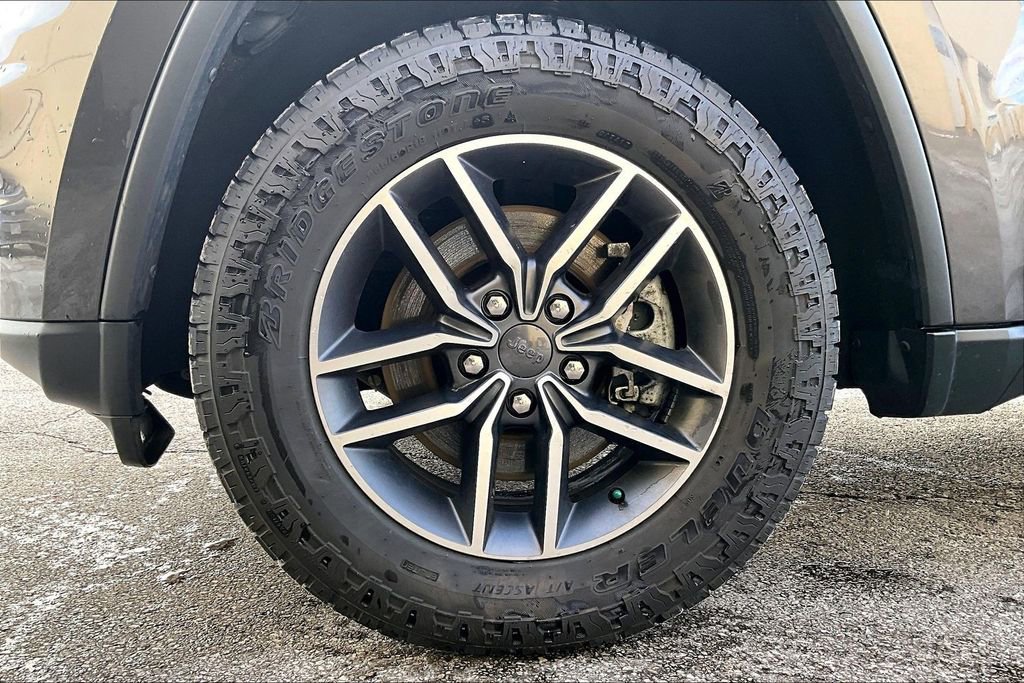 Used 2021 Jeep Grand Cherokee Limited image 10