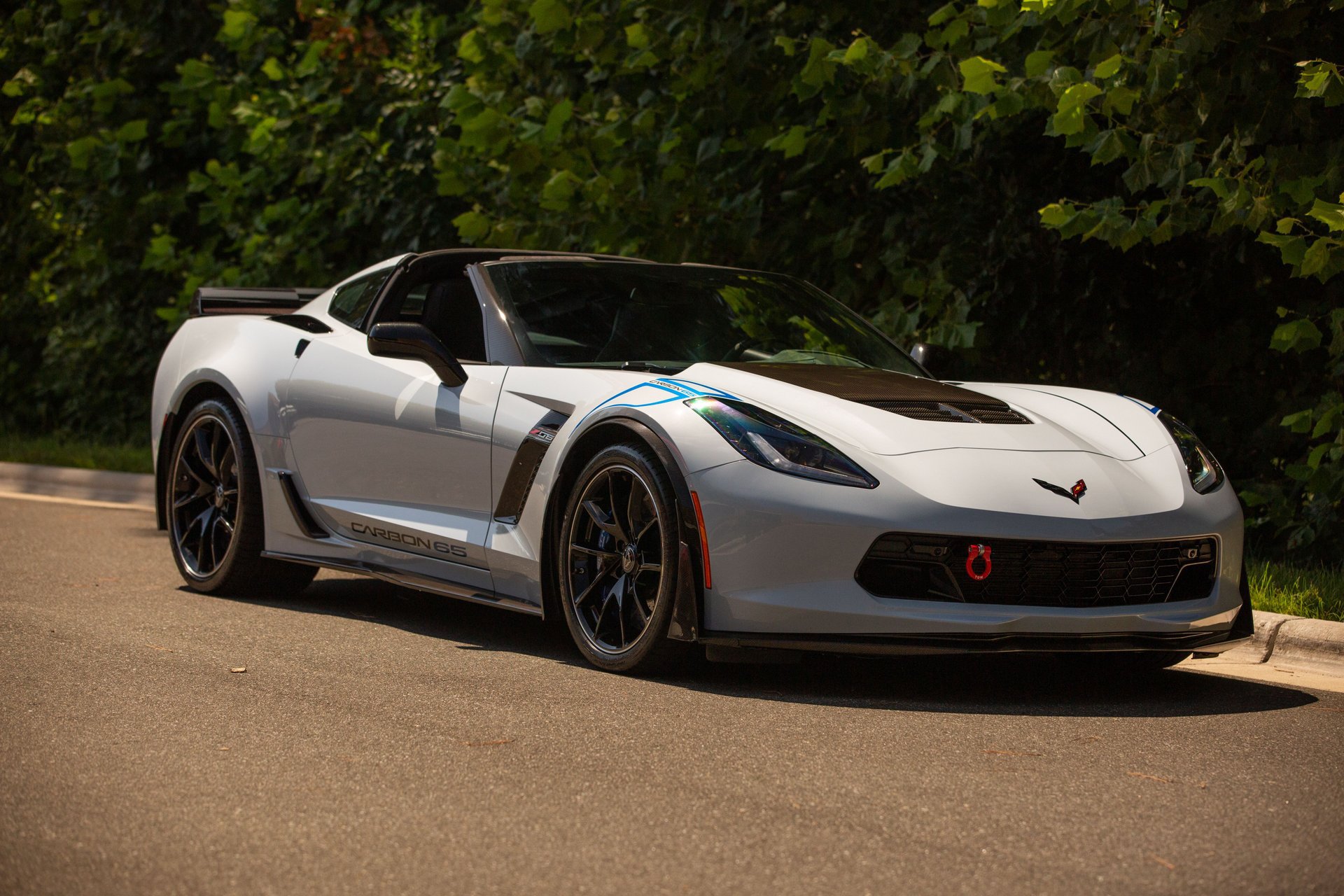 Used 2018 Chevrolet Corvette Z06 w/ Carbon 65 Edition RWD image 31