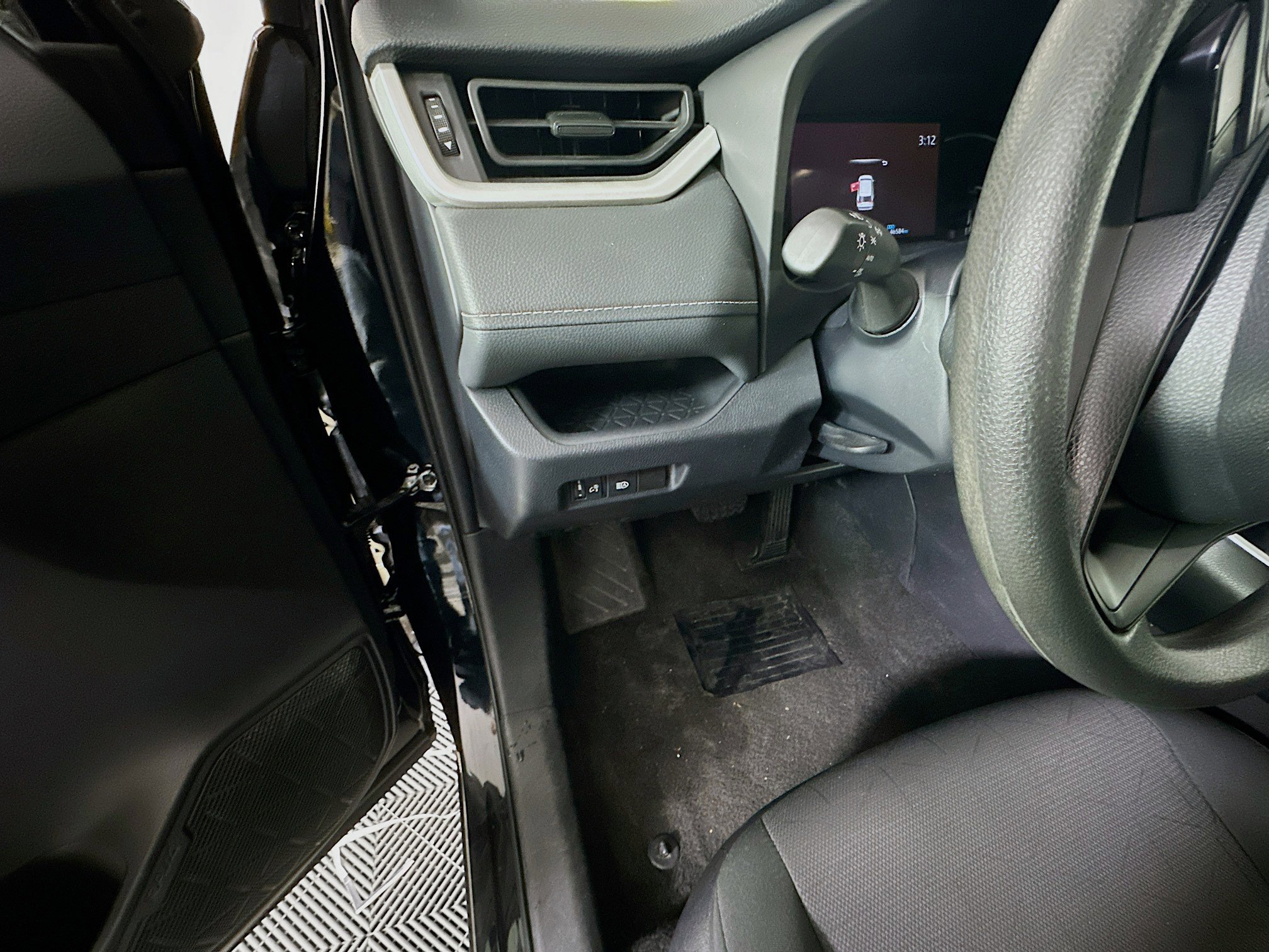 Used 2024 Toyota RAV4 XLE image 17