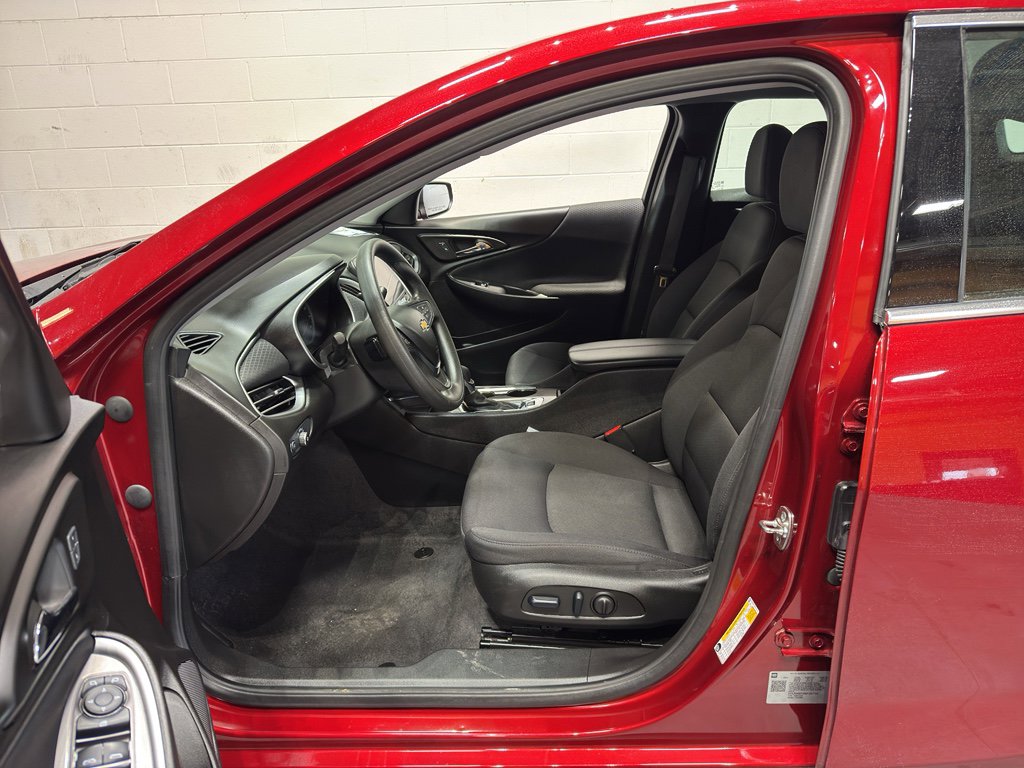 Used 2025 Chevrolet Malibu LT image 14