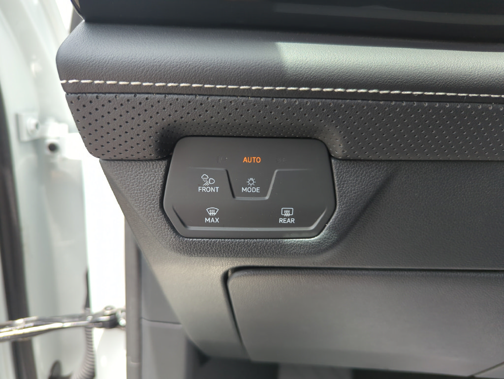 Used 2024 Volkswagen Atlas SE FWD image 43