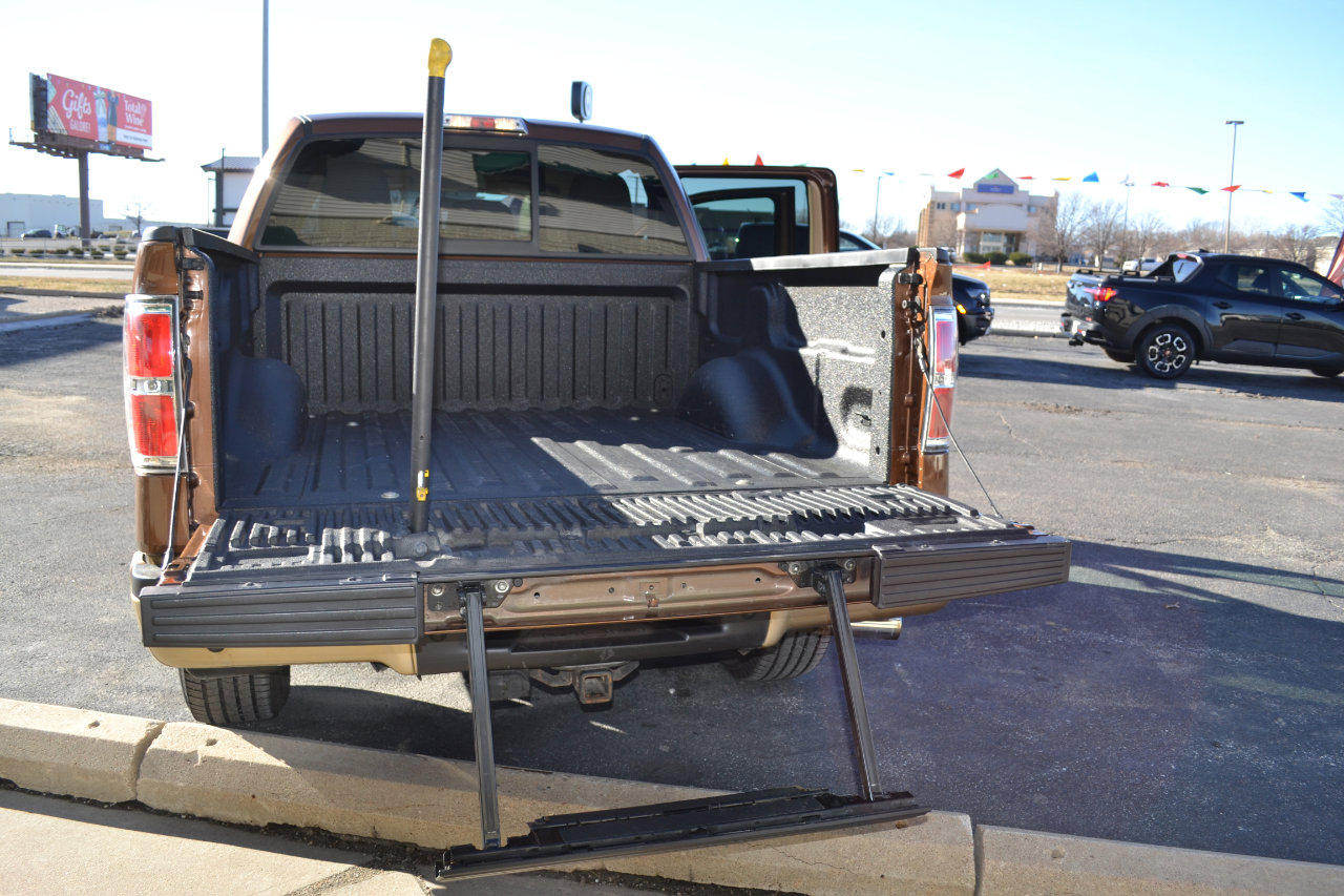 Used 2011 Ford F150 Lariat w/ Lariat Chrome Pkg image 9