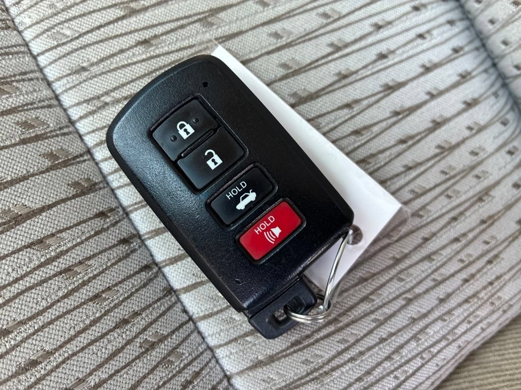 Used 2013 Toyota Camry XLE FWD image 22