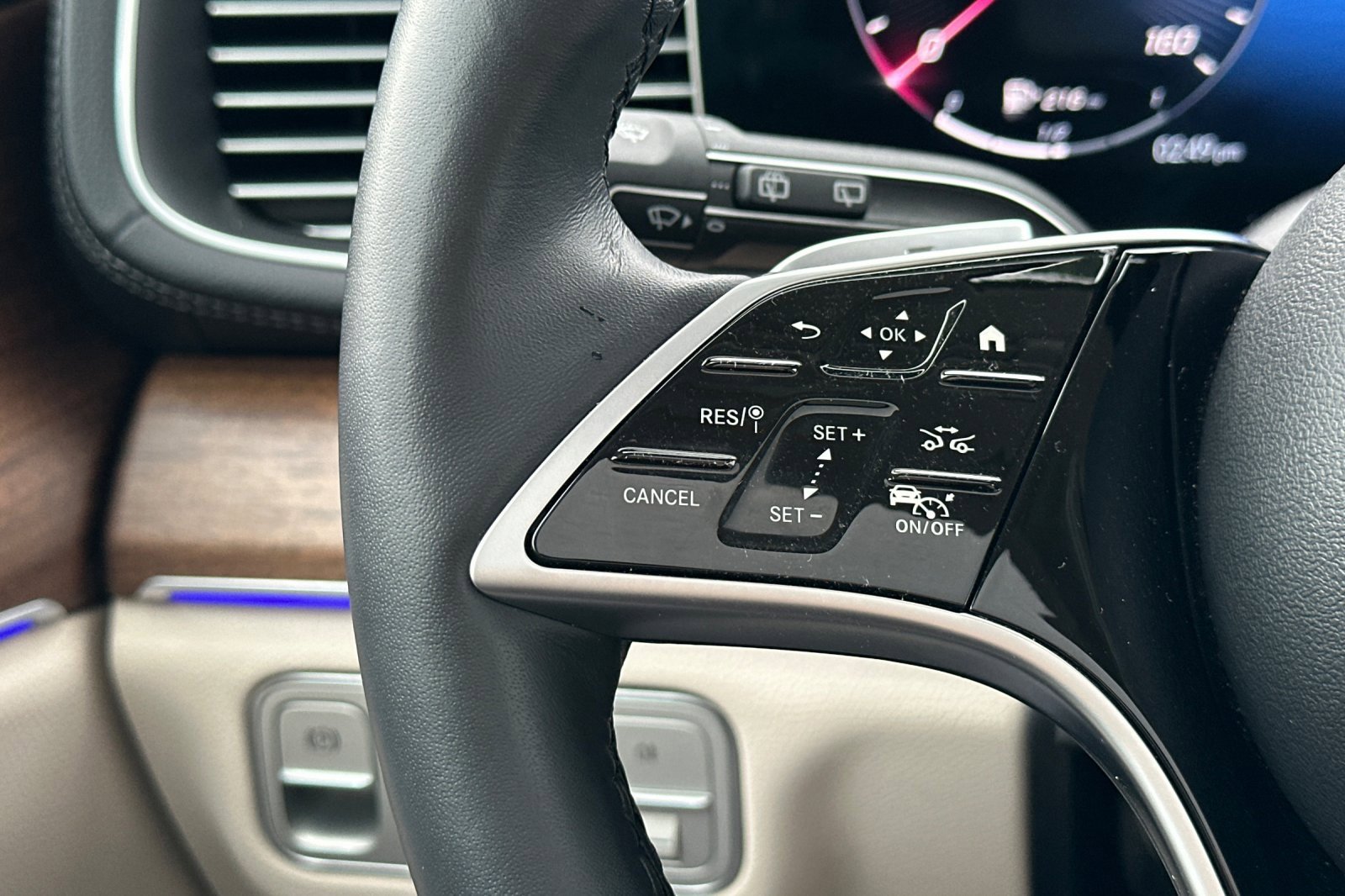 Certified 2025 Mercedes-Benz GLS 450 4MATIC image 29