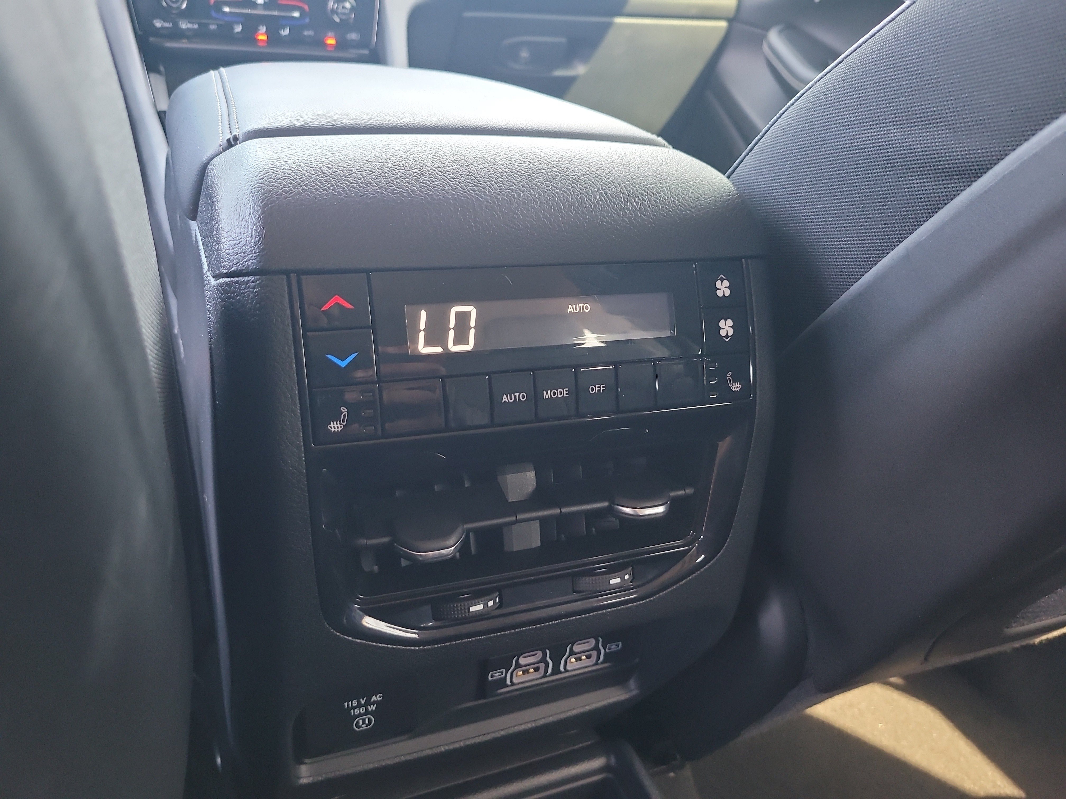 Used 2023 Jeep Grand Cherokee L Limited w/ Luxury Tech Group II AWD/4WD image 14