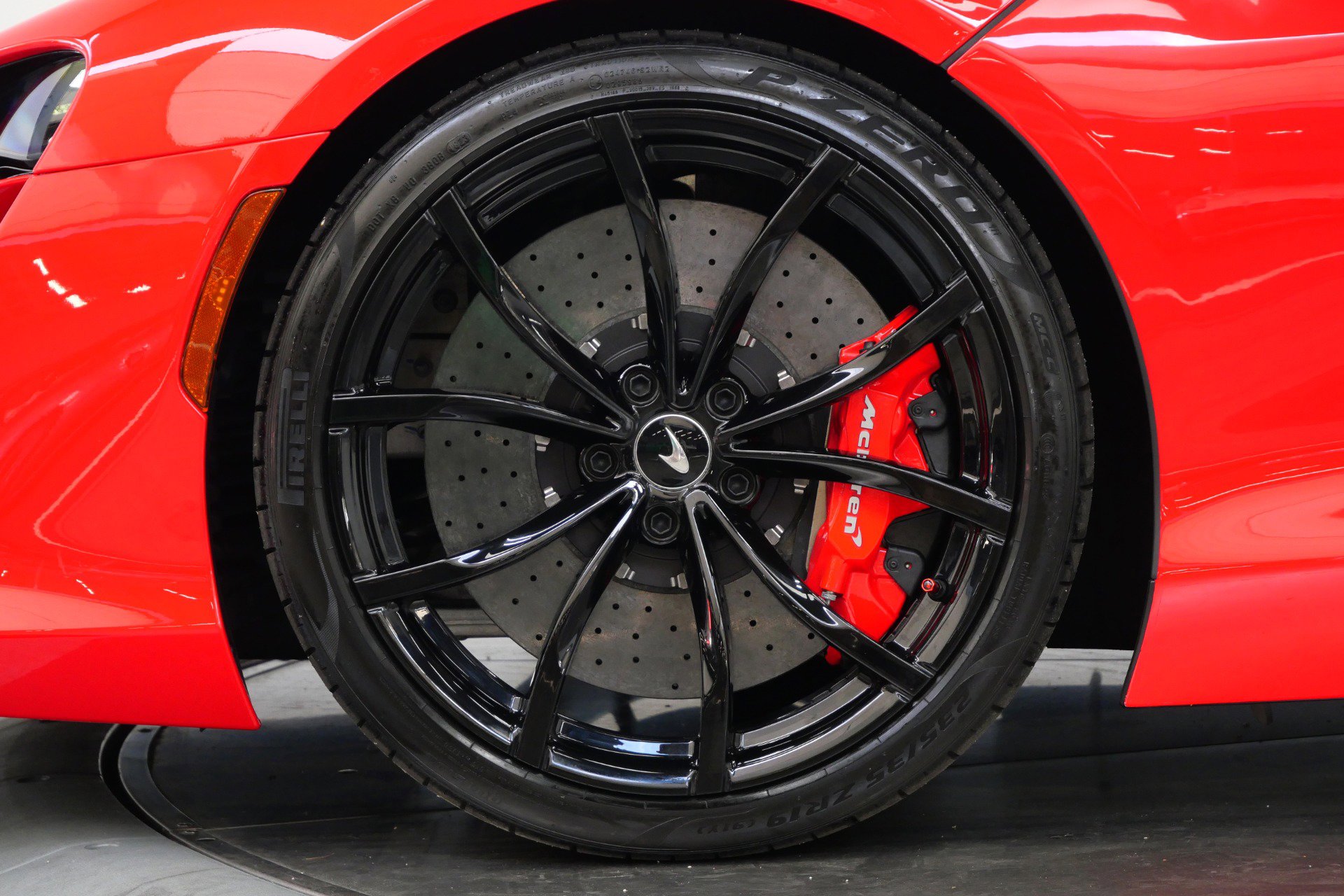 Used 2024 McLaren Artura image 9