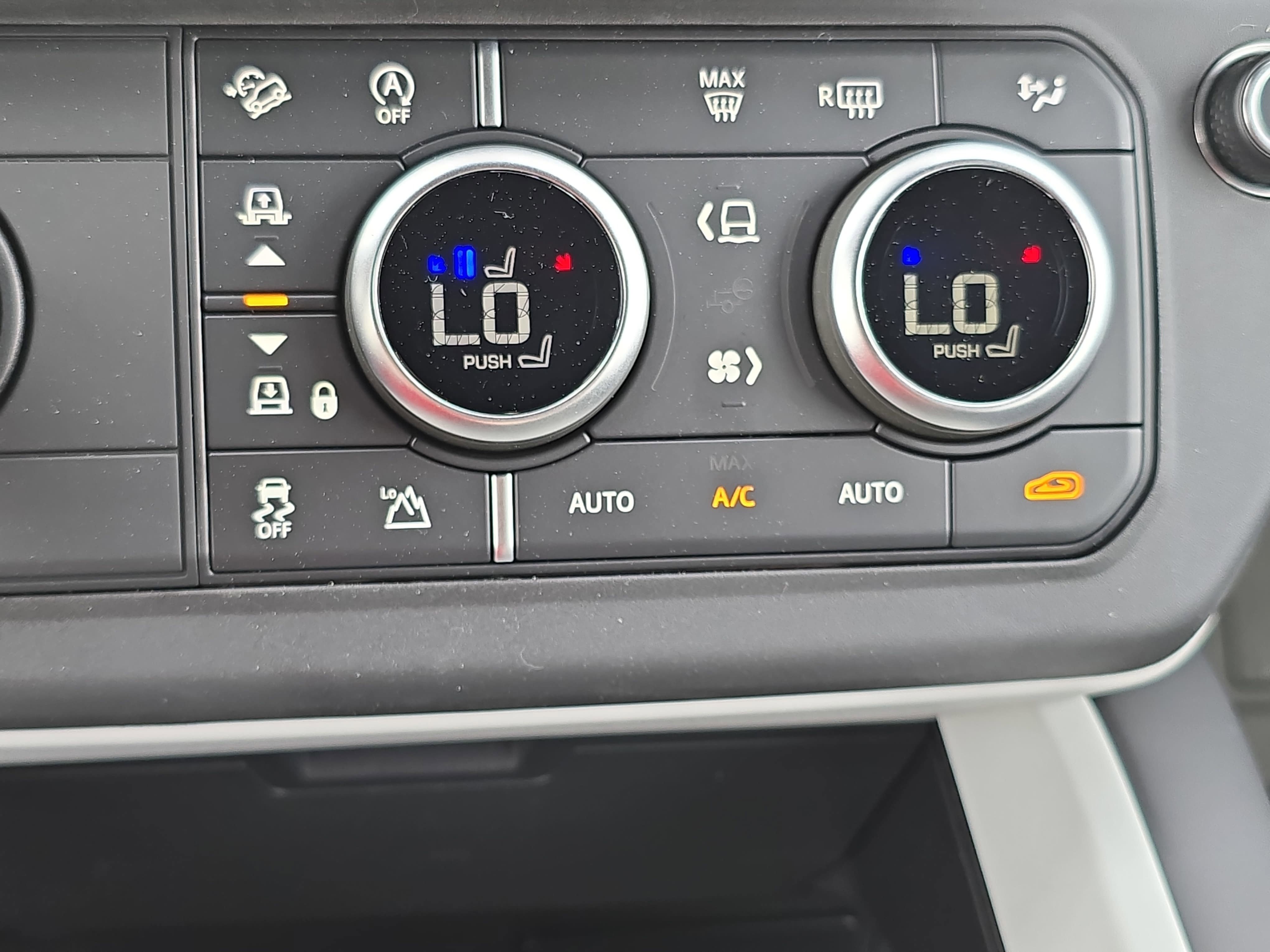 New 2026 Land Rover Defender 110 X-Dynamic SE AWD/4WD image 23