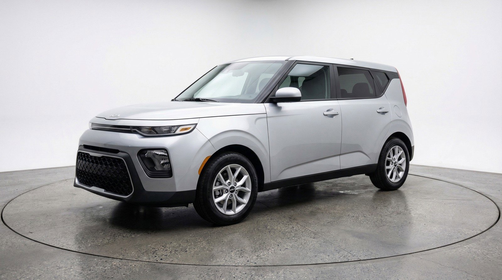 Used 2025 Kia Soul LX w/ LX Technology Package FWD image 3
