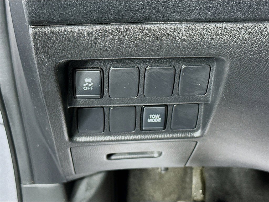 Used 2020 Nissan Pathfinder S image 10