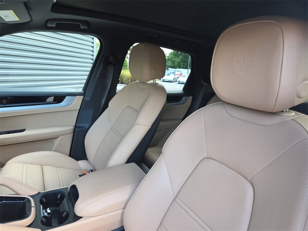 Used 2025 Porsche Cayenne image 5