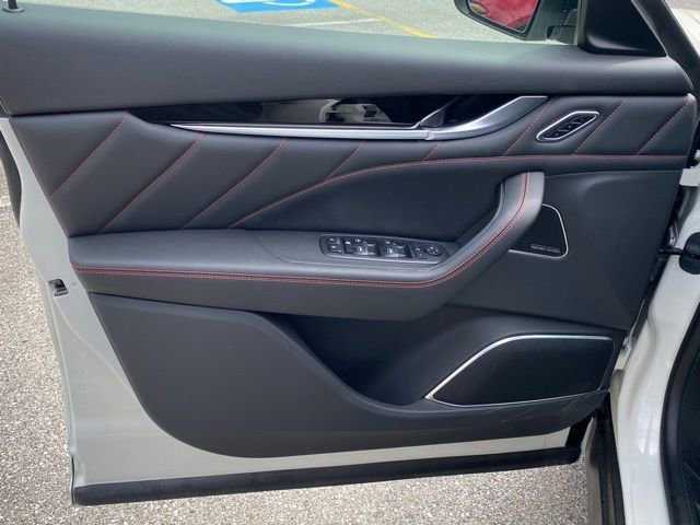 Used 2024 Maserati Levante GT Ultima image 17