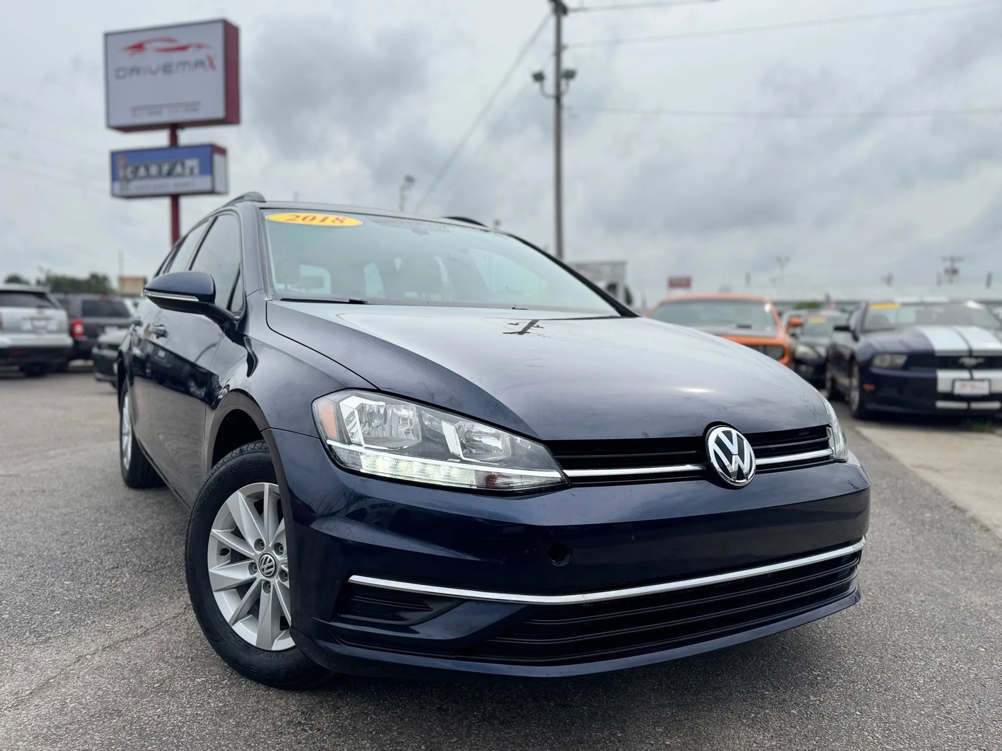 Used 2018 Volkswagen Golf S FWD image 1