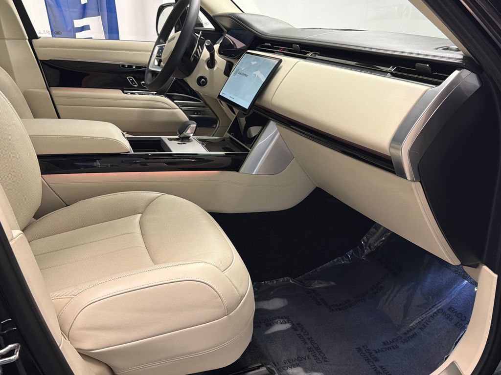 Used 2024 Land Rover Range Rover Long Wheelbase SE AWD/4WD image 10