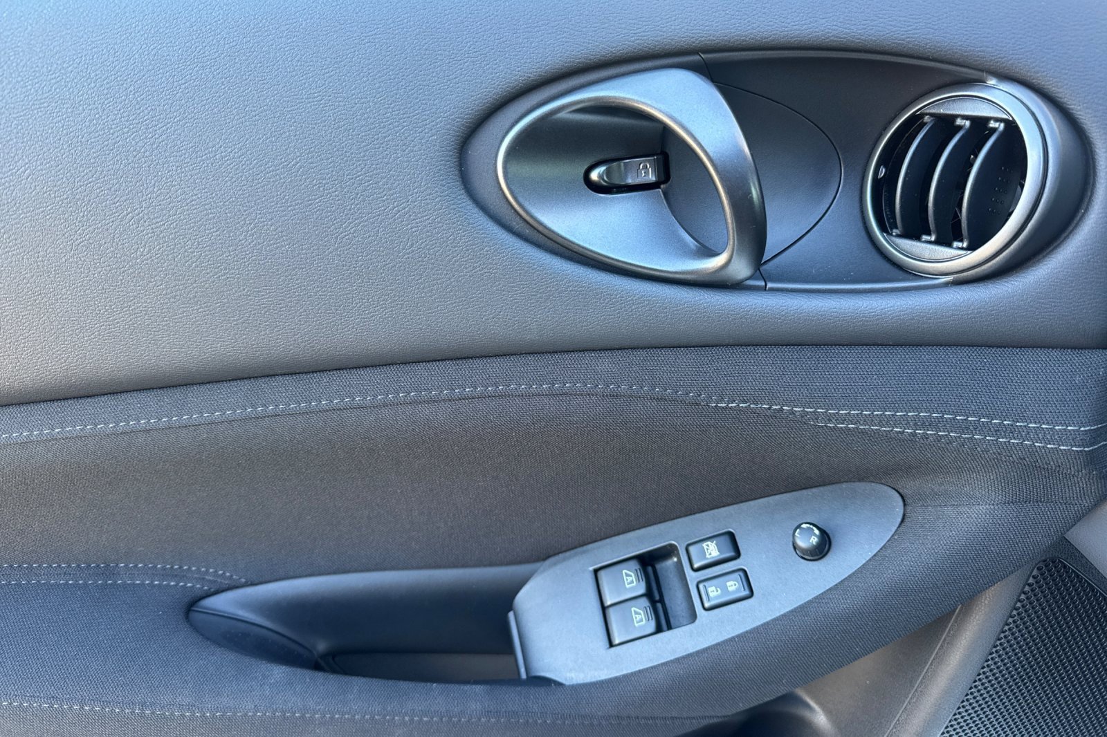 Used 2024 Nissan Z Sport w/ Floor Mat Package image 11