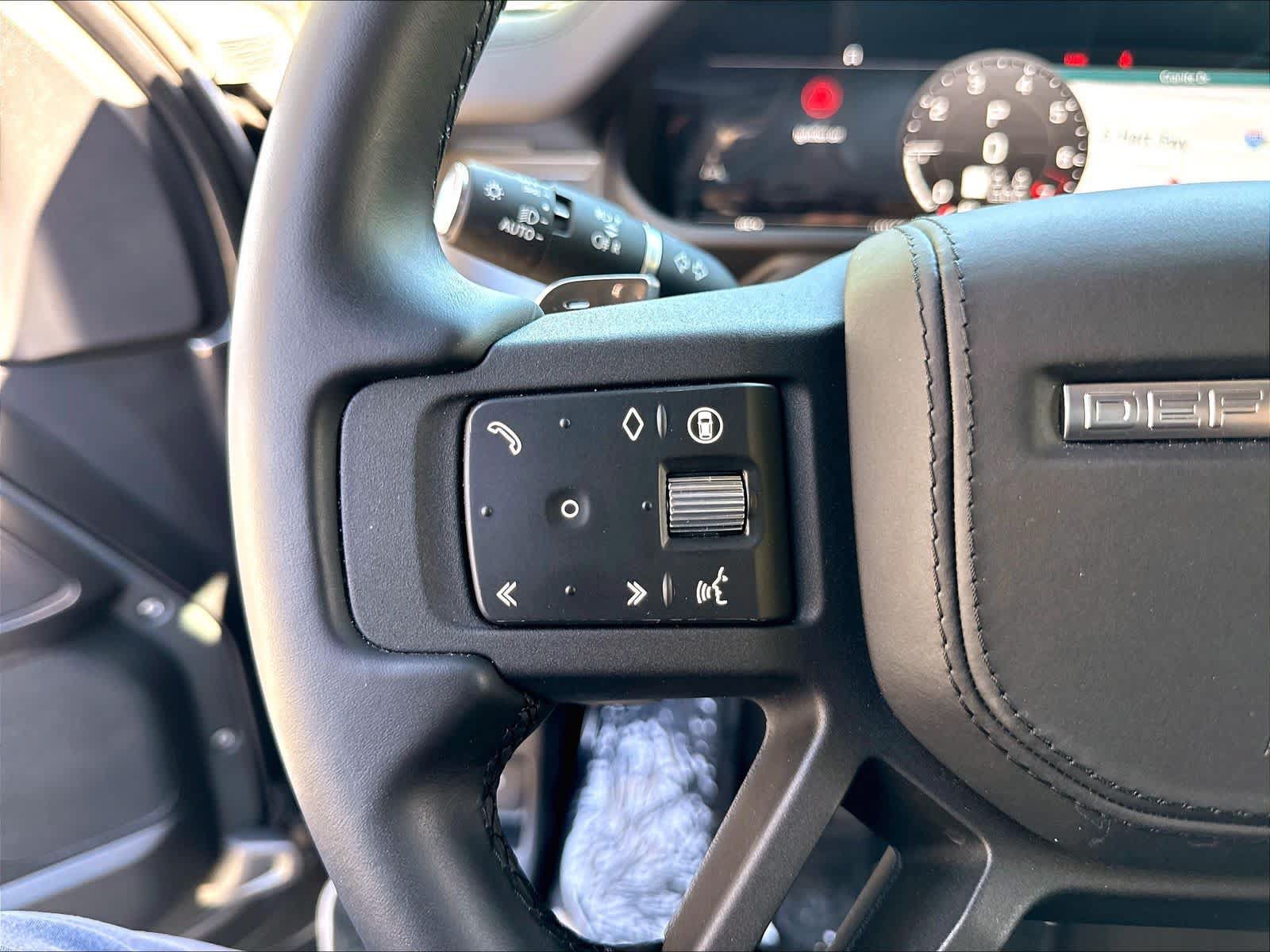 Used 2025 Land Rover Defender 130 V8 AWD/4WD image 18