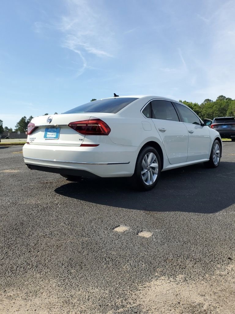 Used 2018 Volkswagen Passat 2.0T SE FWD image 5