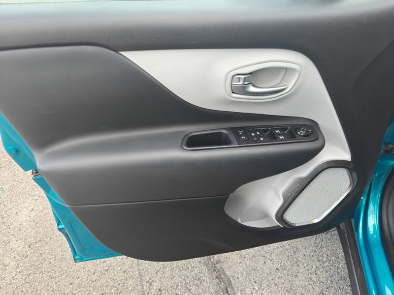 Used 2022 Jeep Renegade Latitude image 13