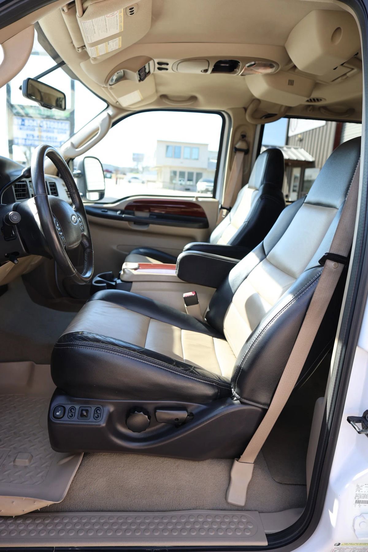 Used 2005 Ford Excursion Eddie Bauer image 29