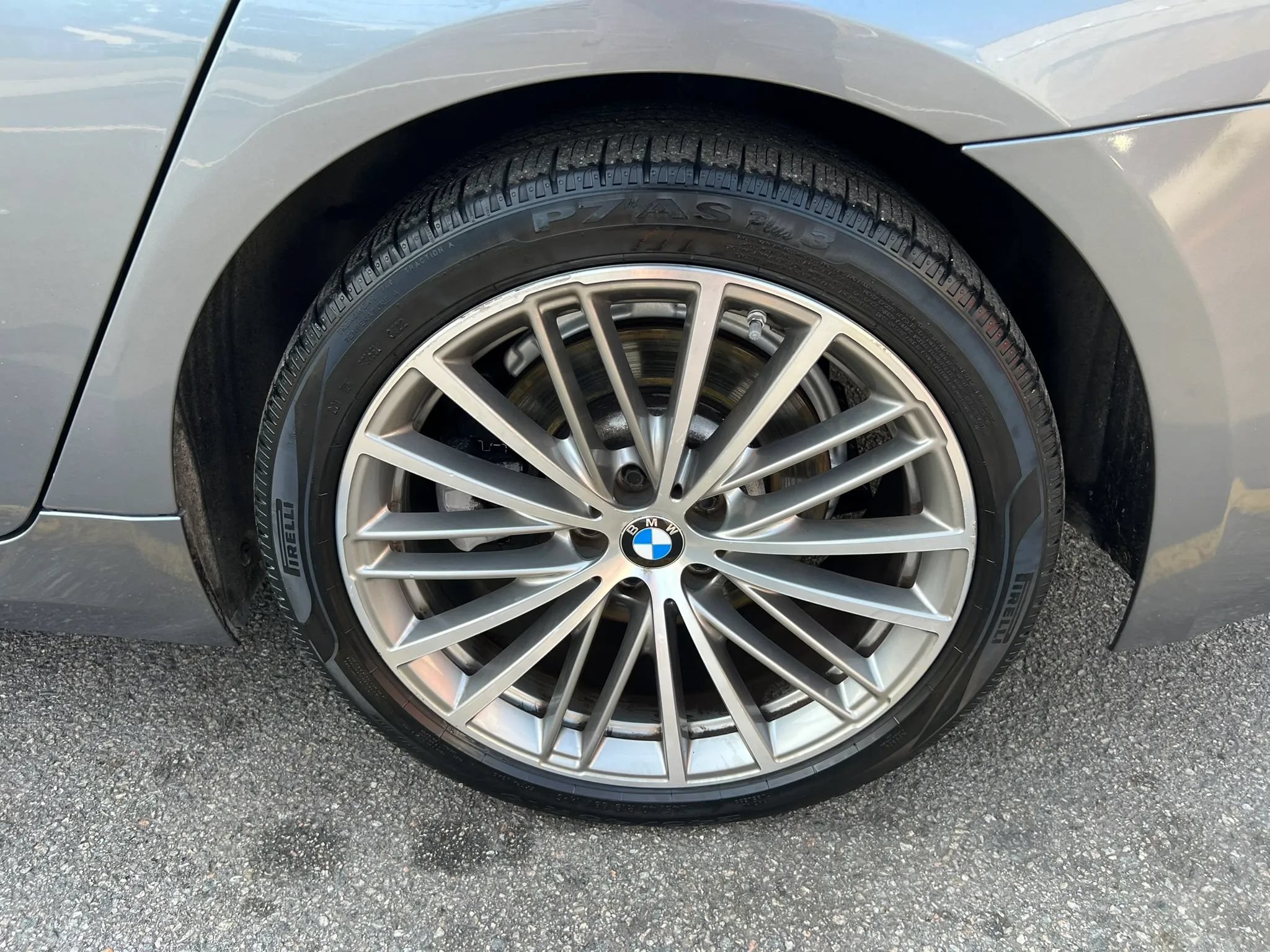 Used 2018 BMW 530e xDrive w/ Premium Package 2 AWD/4WD image 10
