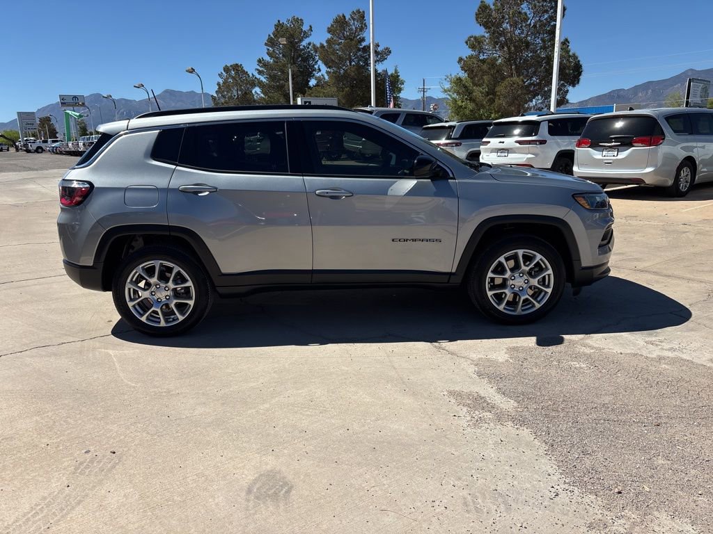 Used 2023 Jeep Compass Latitude w/ Sun and Sound Group image 4