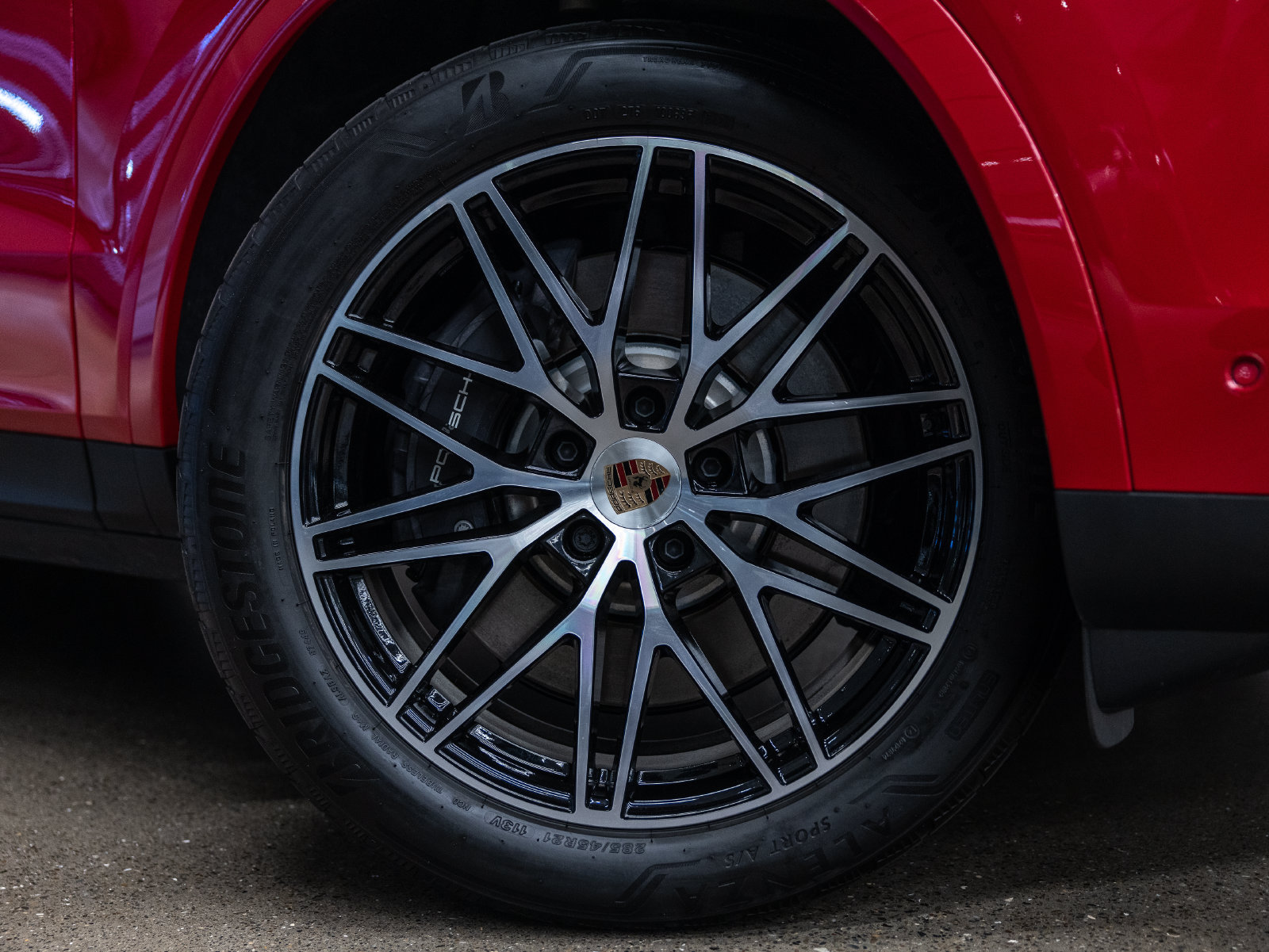 Certified 2025 Porsche Cayenne E-Hybrid Coupe AWD/4WD image 17