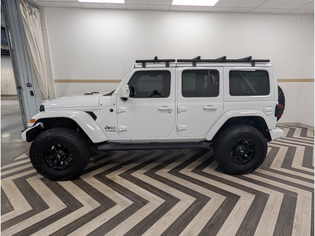 Used 2022 Jeep Wrangler Unlimited Sahara AWD/4WD image 3