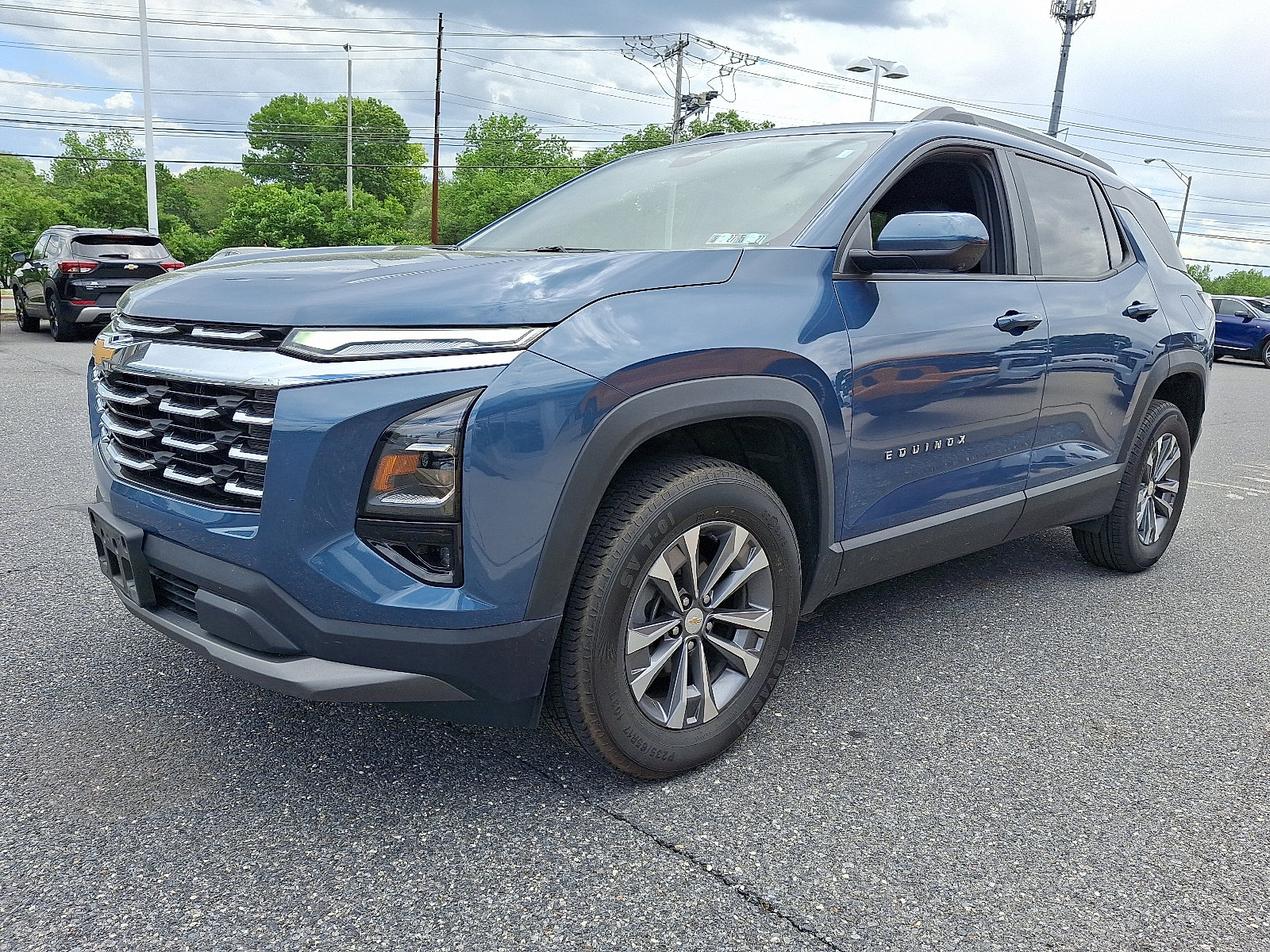 Certified 2025 Chevrolet Equinox LT w/ Convenience Package II AWD/4WD image 3