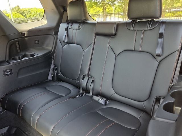 Used 2025 Honda Pilot TrailSport image 11