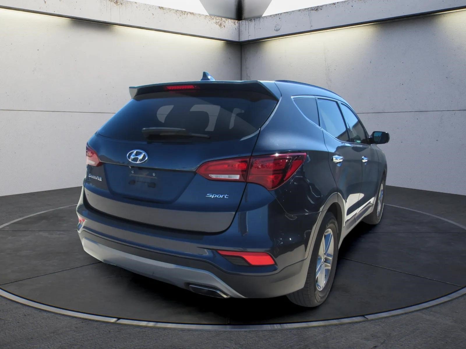 Used 2017 Hyundai Santa Fe Sport FWD image 3