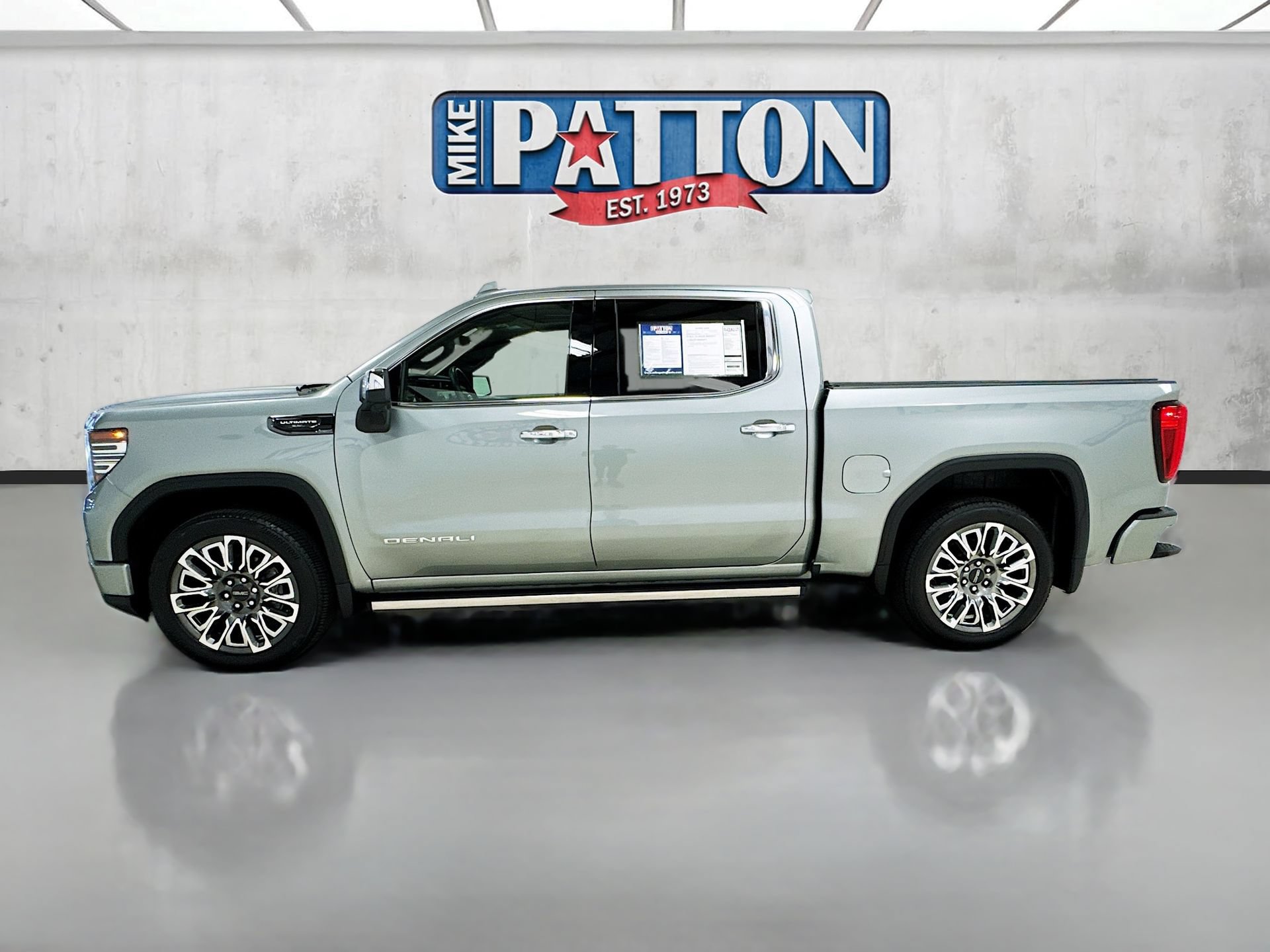 Used 2025 GMC Sierra 1500 Denali Ultimate AWD/4WD image 4