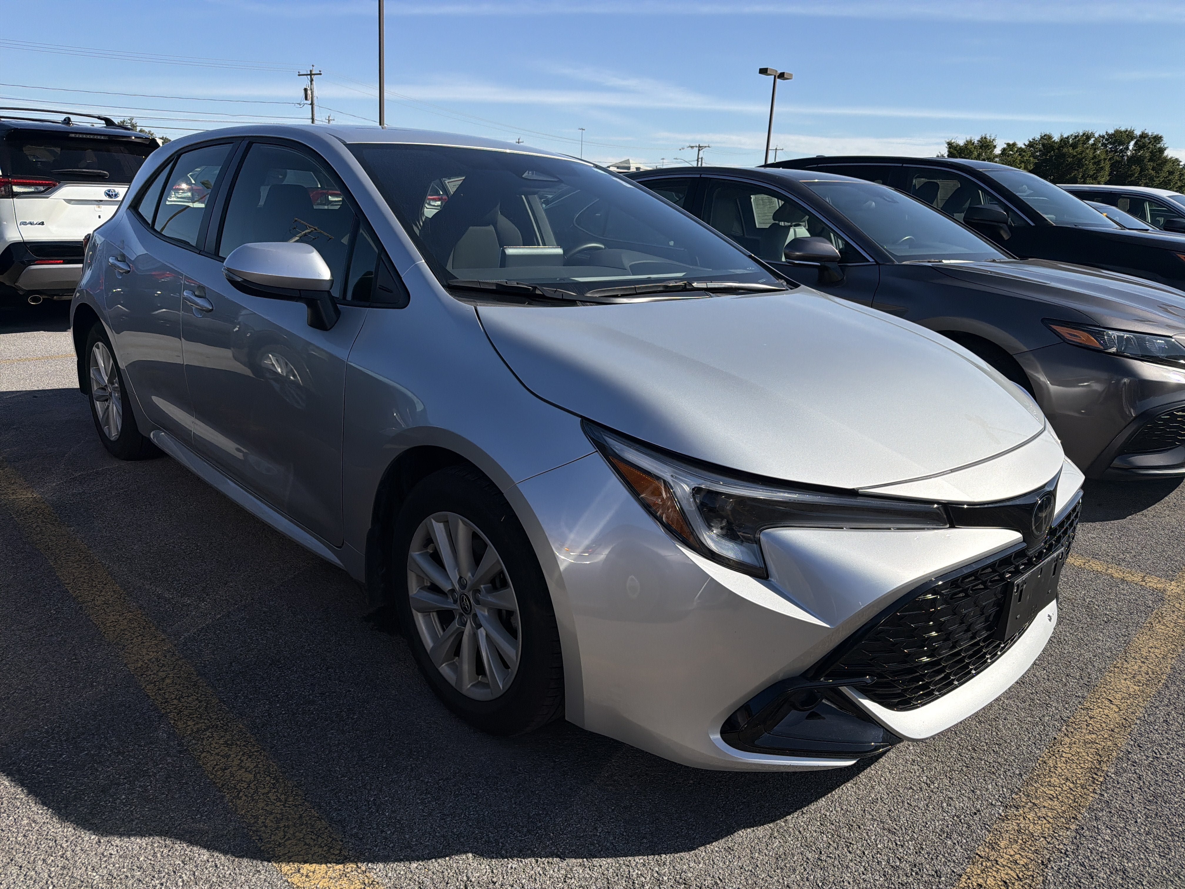 Used 2023 Toyota Corolla SE FWD image 2