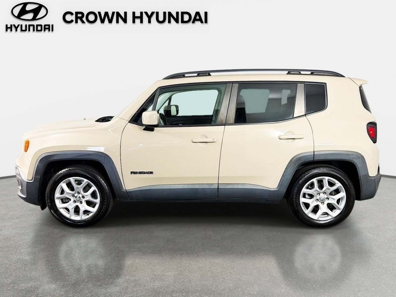 Used 2015 Jeep Renegade Latitude FWD image 8