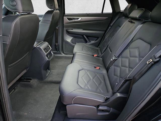 Used 2025 Volkswagen Atlas Cross Sport SE image 19