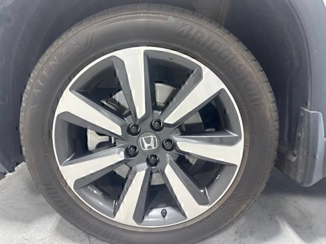 Used 2025 Honda Pilot Touring image 11