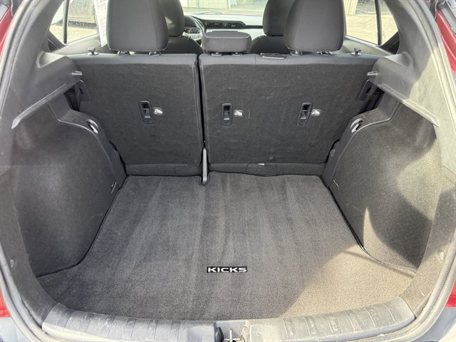 Used 2019 Nissan Kicks SV FWD image 17