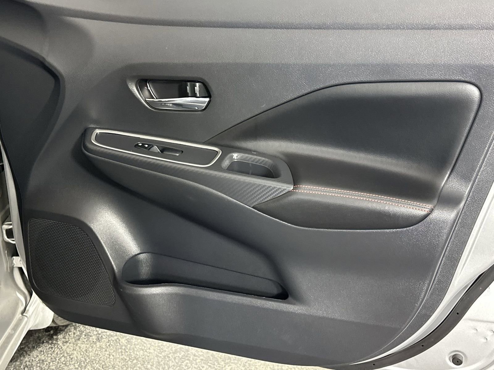 Used 2025 Nissan Versa SR image 35