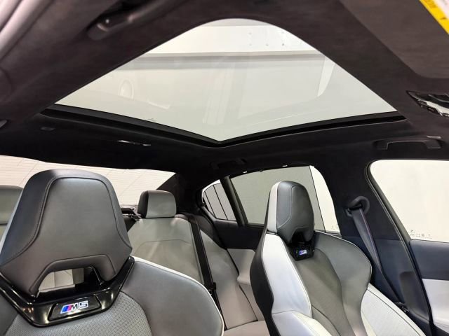 Used 2025 BMW M5 w/ Executive Package image 30
