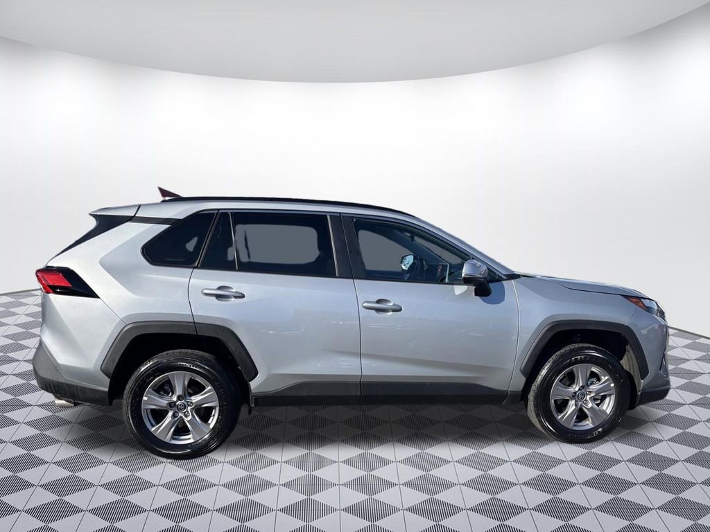 Used 2025 Toyota RAV4 XLE AWD/4WD image 6
