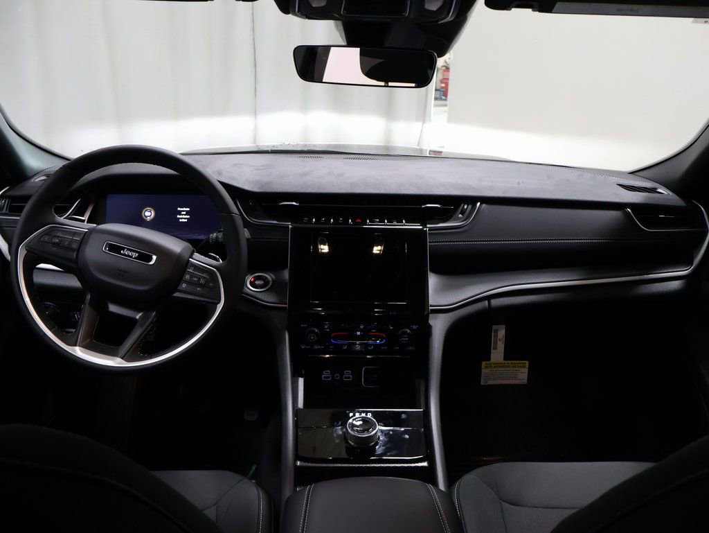 New 2025 Jeep Grand Cherokee Laredo w/ Luxury Tech Group I image 13