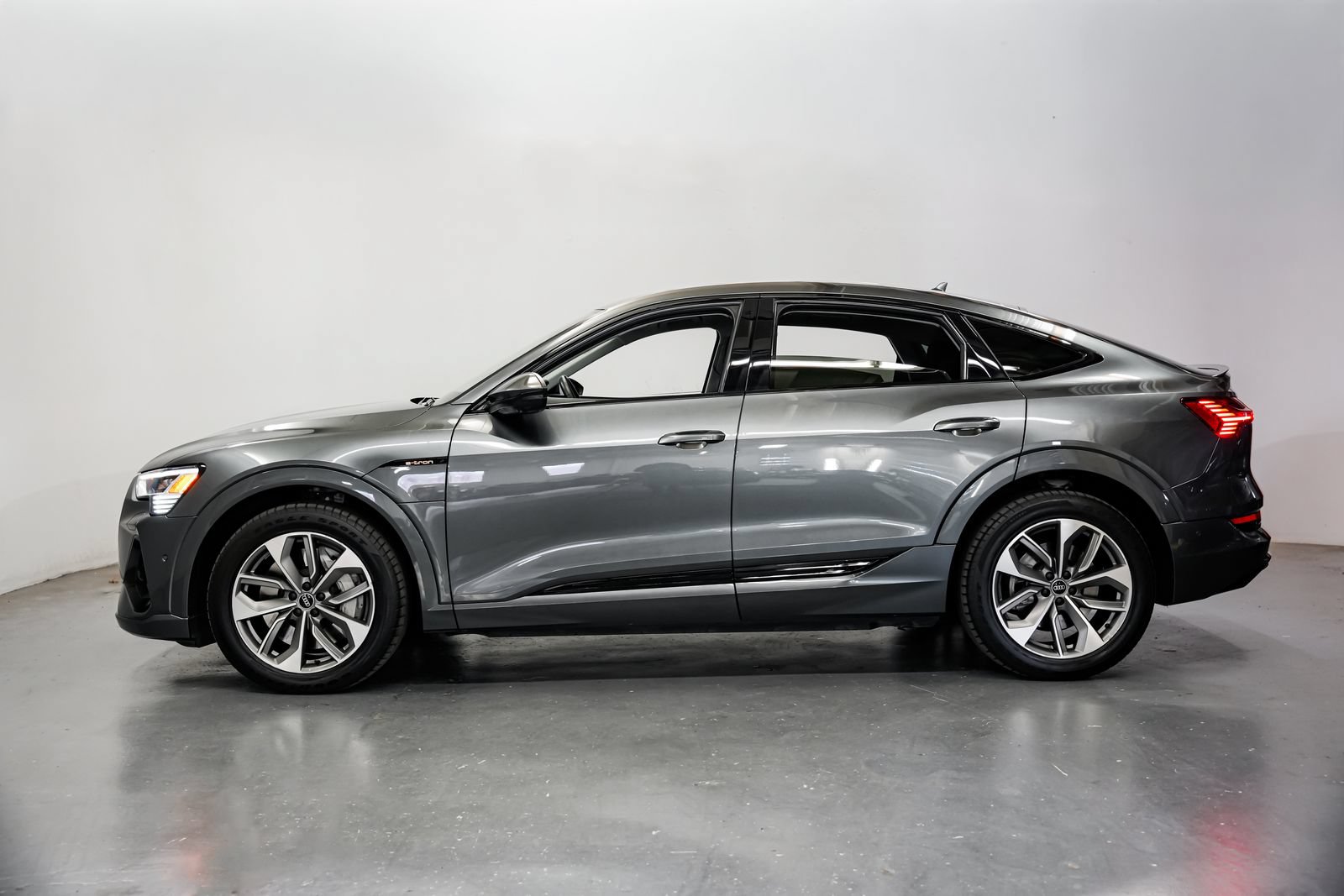 Used 2021 Audi e-tron Premium Plus w/ Premium Plus Package AWD/4WD image 7