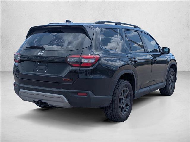 Used 2025 Honda Pilot TrailSport image 5