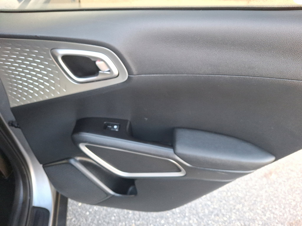 Used 2023 Kia Soul S image 16