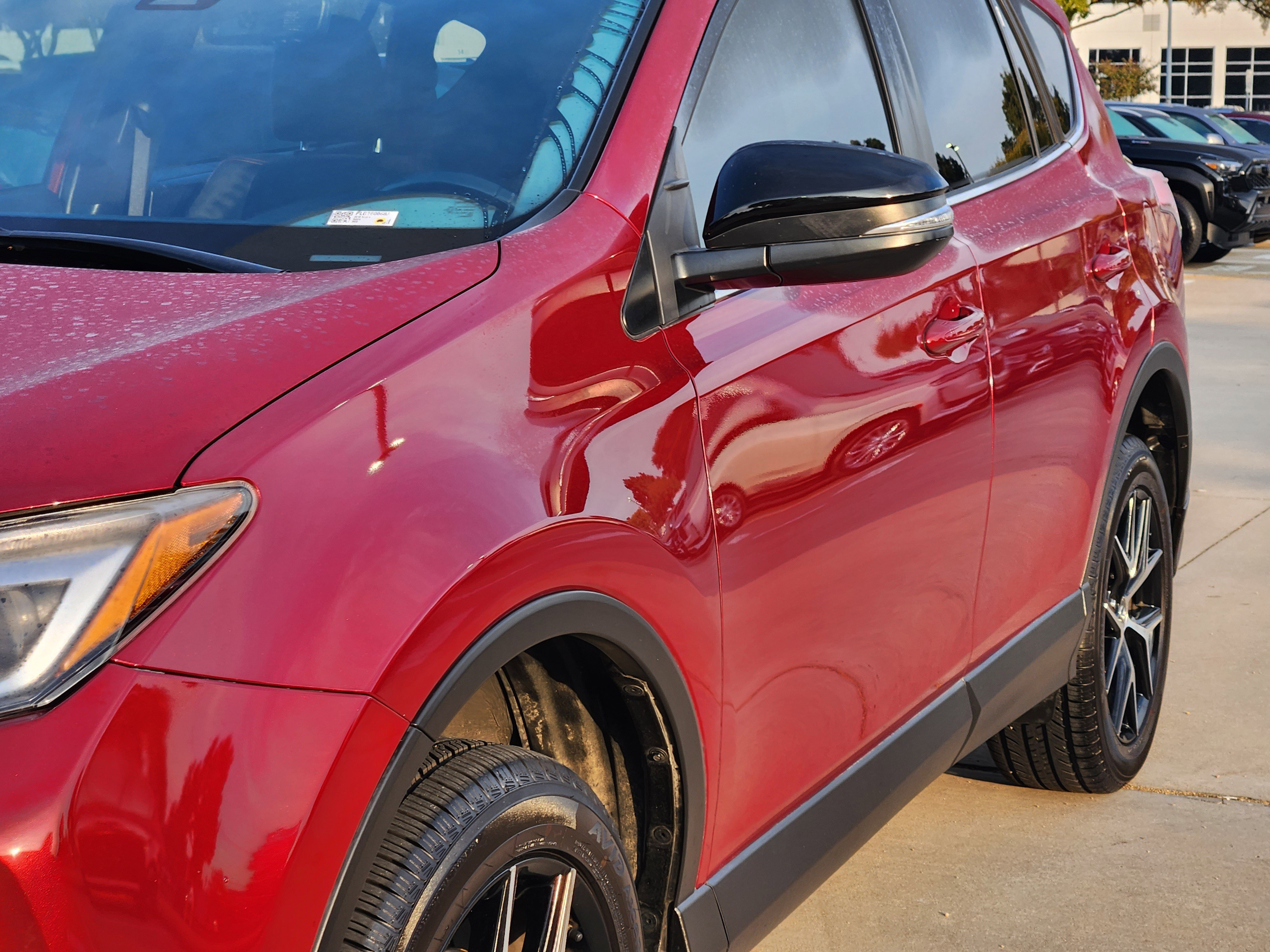 Used 2018 Toyota RAV4 SE image 8