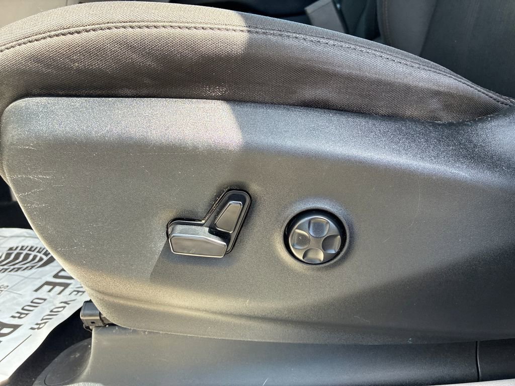 Used 2017 Chrysler Pacifica Touring FWD image 12
