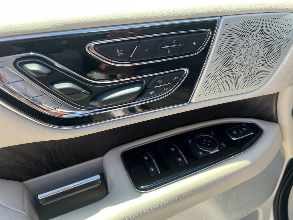 Used 2020 Lincoln Navigator Reserve w/ Luxury Package AWD/4WD image 12