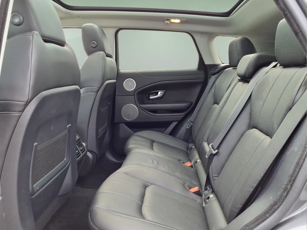 Used 2018 Land Rover Range Rover Evoque SE AWD/4WD image 9
