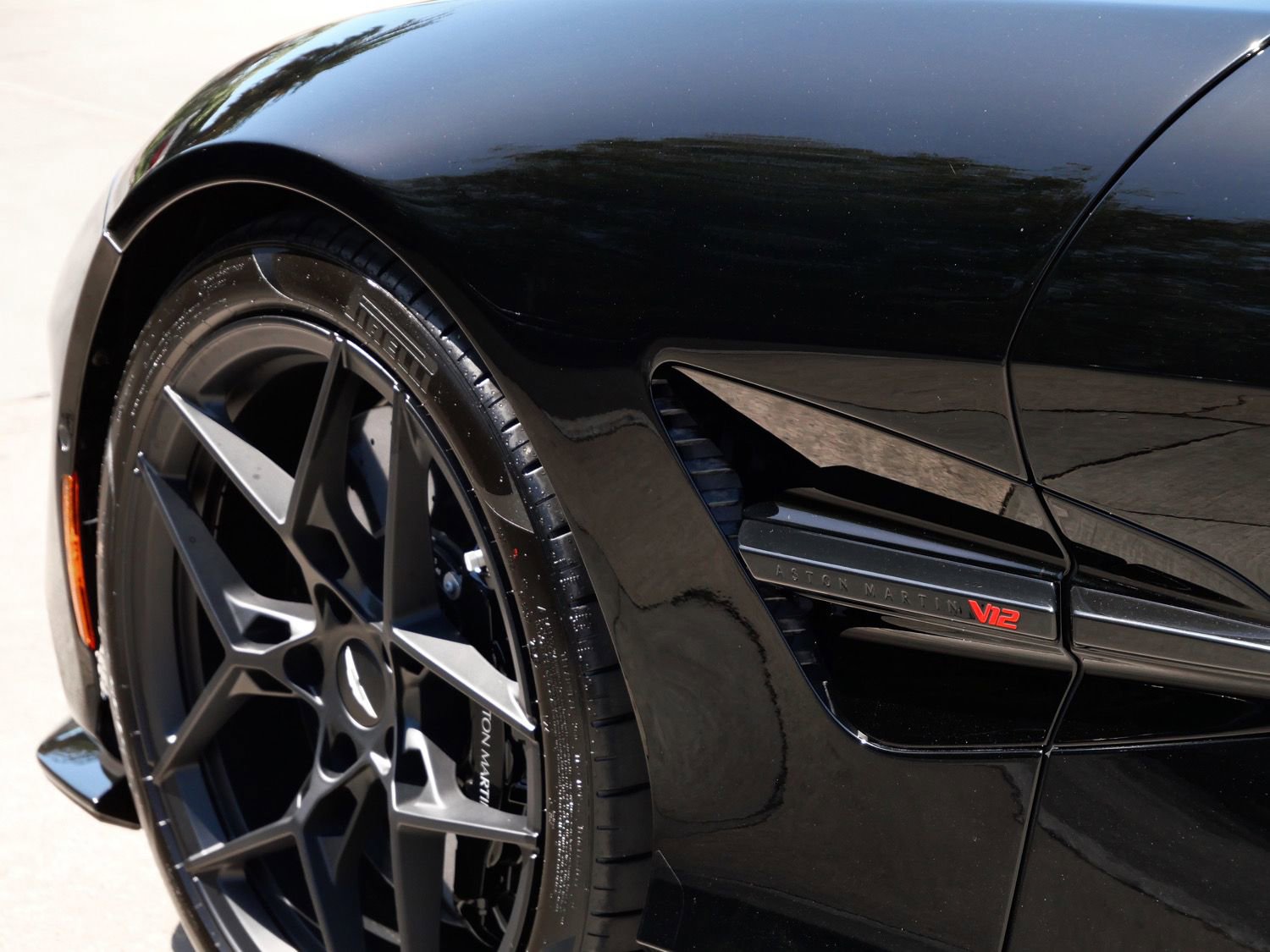 New 2026 Aston Martin Vanquish Convertible image 9