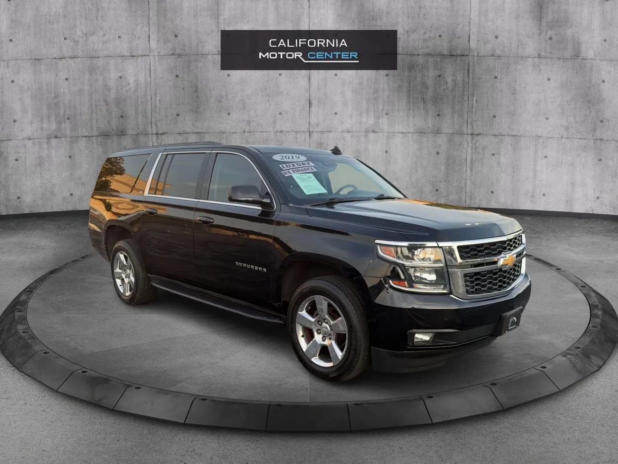 Used 2019 Chevrolet Suburban LT RWD image 1